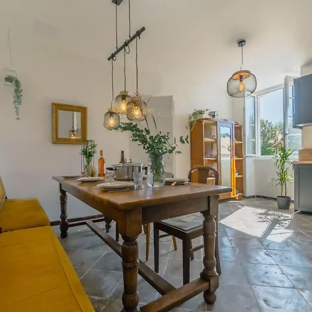 Le Bel Endroit - Joli Vue Jardin Apartment